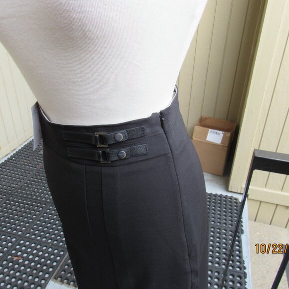 #519  NEW WOMEN'S BLACK SKIRT BY BLACK & WHITE (SIZE 16) - Picture 3 of 4